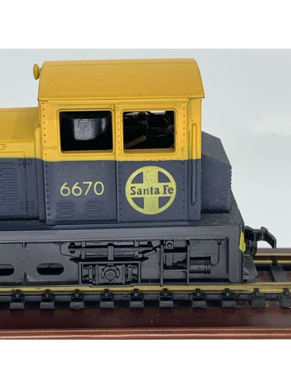 Plymouth HO Scale 0-4-0 Diesel Switcher Santa Fe ATSF 6670 Yugoslavia Vintage